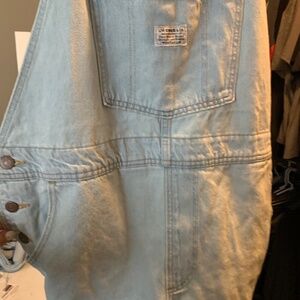 Levi’s shortalls